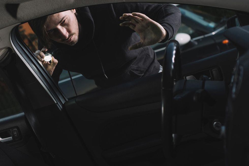 Theft suspect locks keys in getaway car. Cops mock suspect mercilessly, hilariously on Facebook.
