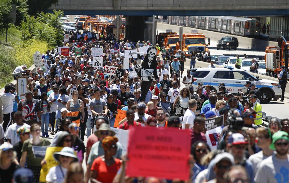 Delete your account': Mayor Emanuel and Gov. Rauner feud on Twitter over Chicago protest