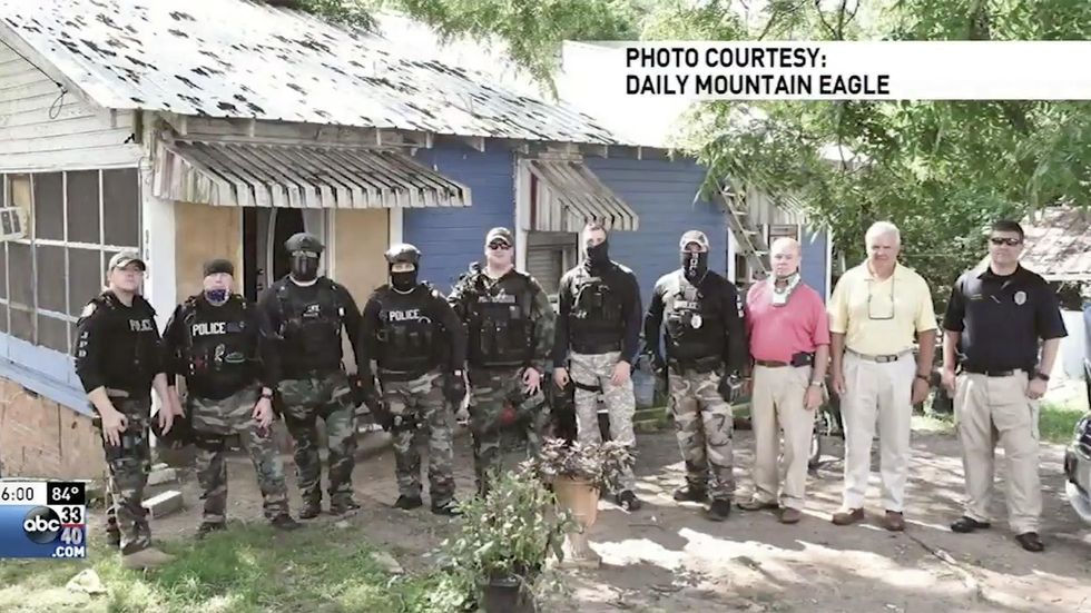 Mayor suspends 4 cops after they pose for photo that some claim included gestures of white power