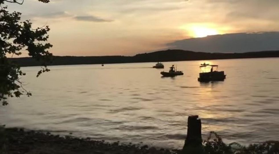 Tourist boat capsizes in Branson; multiple passengers killed and others missing