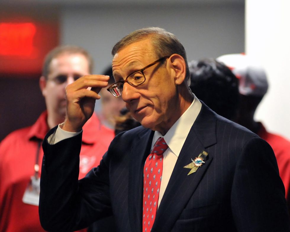 After leak, Miami Dolphins owner denies having plan to suspend national anthem protesters