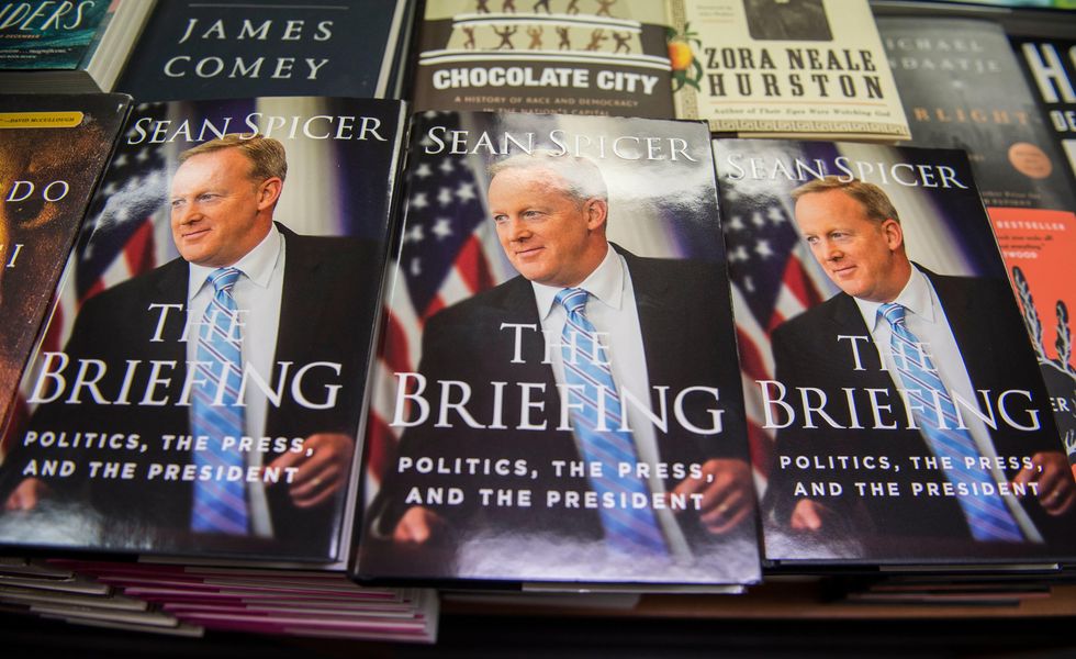 WATCH: Man confronts Sean Spicer at book signing, alleges racism then threatens to fight him