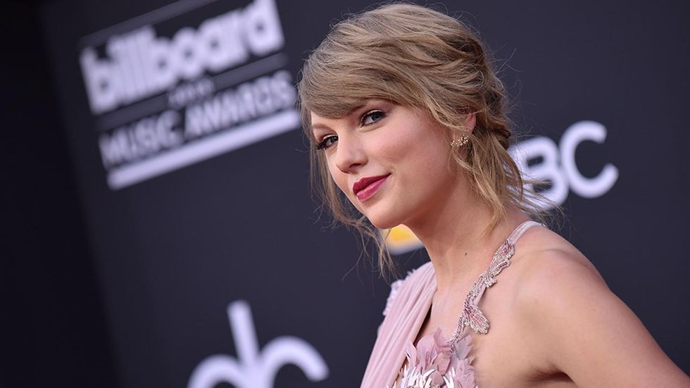 Taylor Swift quietly donates tickets for first responders, loved ones of slain Massachusetts officer