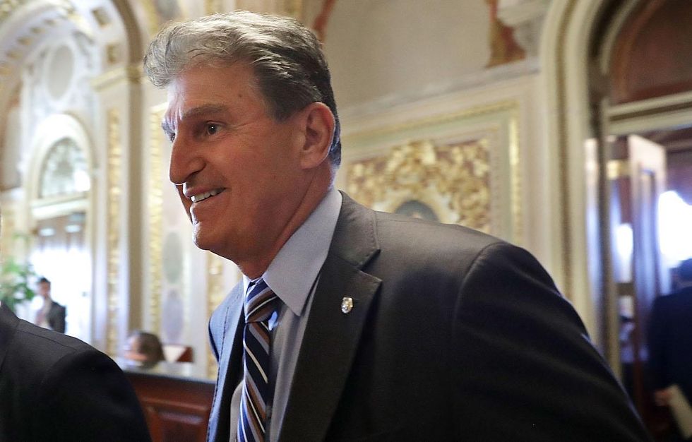 WV-Sen: Joe Manchin meets with SCOTUS nominee Kavanaugh, gives no hint whether he'll vote to confirm