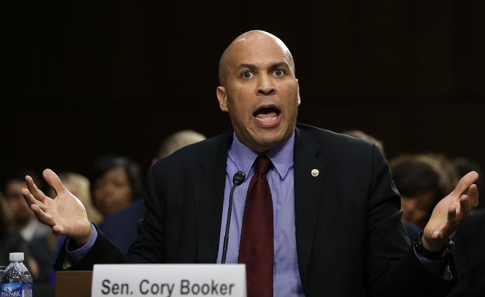 Cory Booker pictured holding radical anti-Israel sign, spokesman responds with bizarre excuse