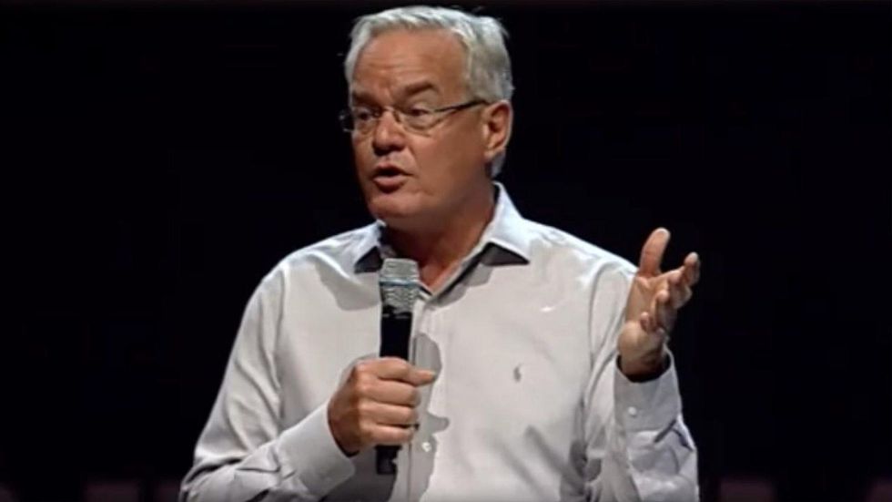 Willow Creek's lead teaching pastor resigns after new allegations against founder Bill Hybels emerge