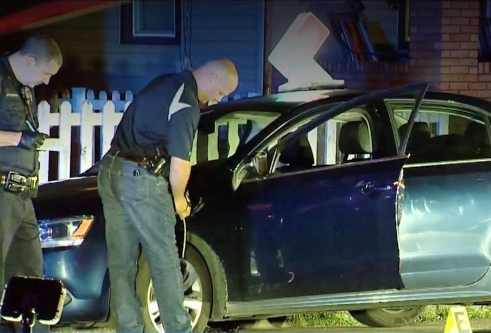 Man stabs, tries robbing pizza delivery guy. But victim has gun in his car—and the tables turn fast.
