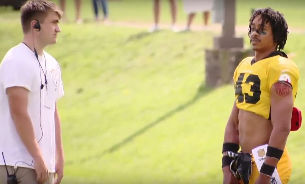 Imposter in Steelers' garb makes it to practice field, stands giddily with players—but not for long