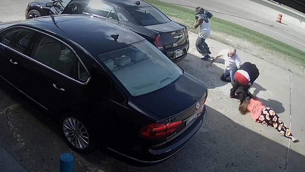 VIDEO: Texas business owner critically injured during robbery of $75,000 bank withdrawal