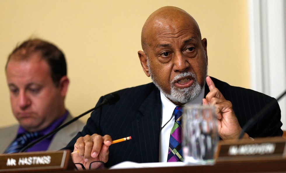Dem rep entertains campaign rally crowd with this joke about Trump drowning