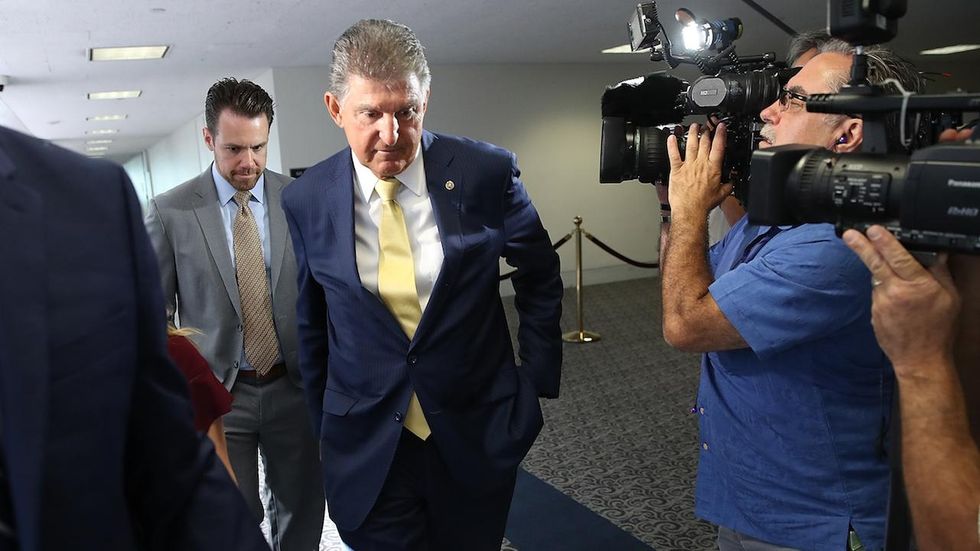 WV-Sen: Red state Democrat Joe Manchin opposes party leadership's plan to delay Kavanaugh hearings