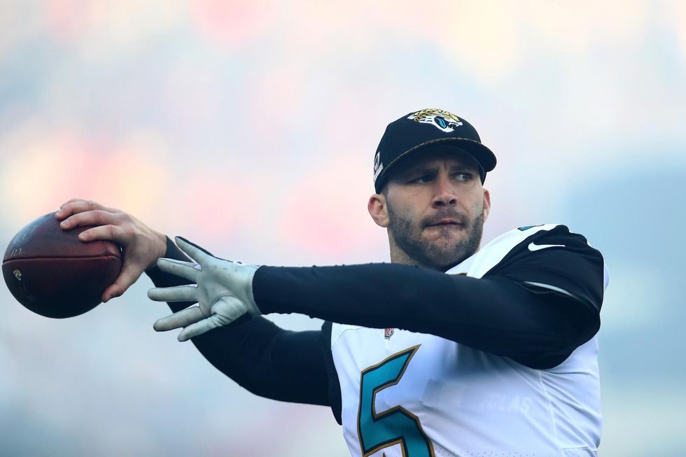 NFL star steps up to help officers working Florida video game tournament shooting