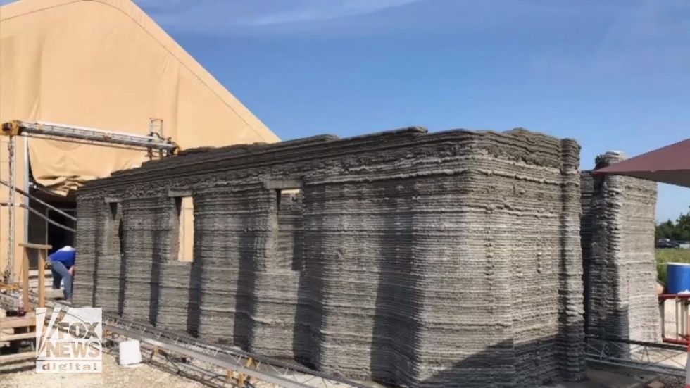 Marine Corps builds usable concrete barracks using 3D printer