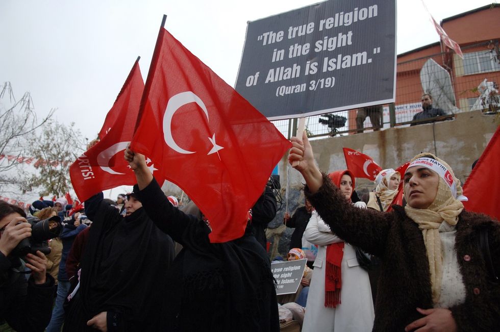 4 Insane Reasons Why Liberals Admire and Romanticize Islam