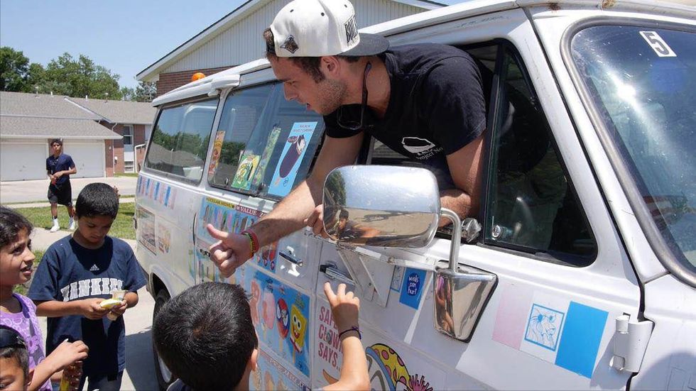 Why This Millennial Left College Behind to Pursue Kindness Full Time