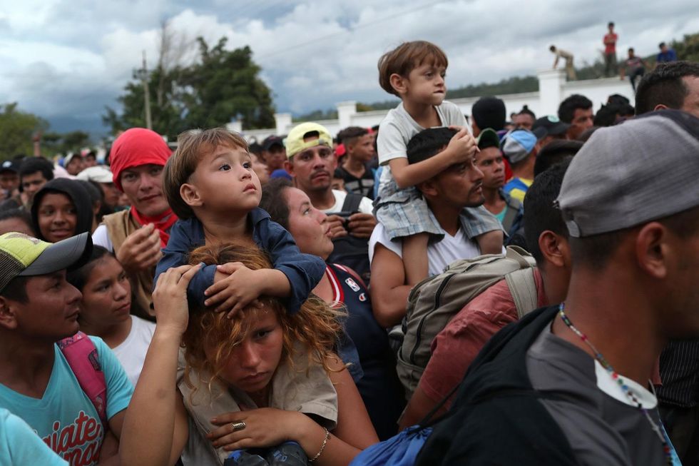 Trump threatens to end aid to Honduras if caravan of migrants is not stopped