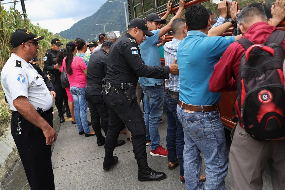 Mexico takes action against the migrant caravan from Honduras after Trump issues his demand