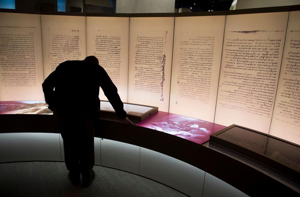 Bible museum in Washington, D.C., says five of its Dead Sea Scrolls are fake