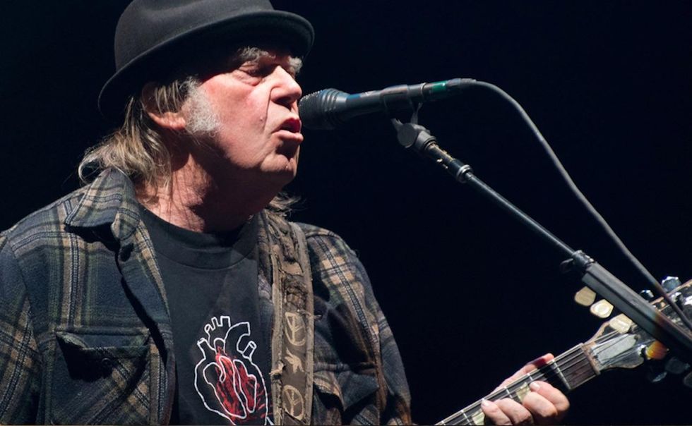 Rock icon blames 'unfit leader' Trump after home lost to wildfire, calls him climate change 'denier