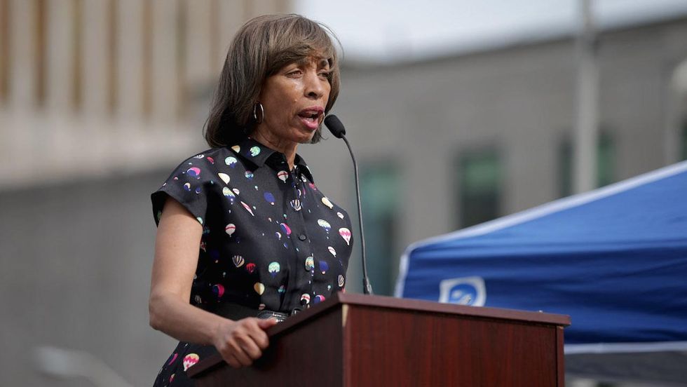 Baltimore mayor signs order that adds LGBTQ businesses to its supplier diversity program
