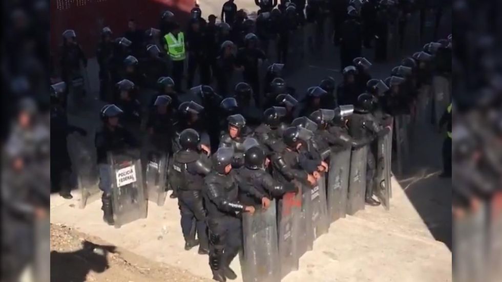 War-like' border closes as migrants march in 'show of force' say NYT, NBC (VIDEO)