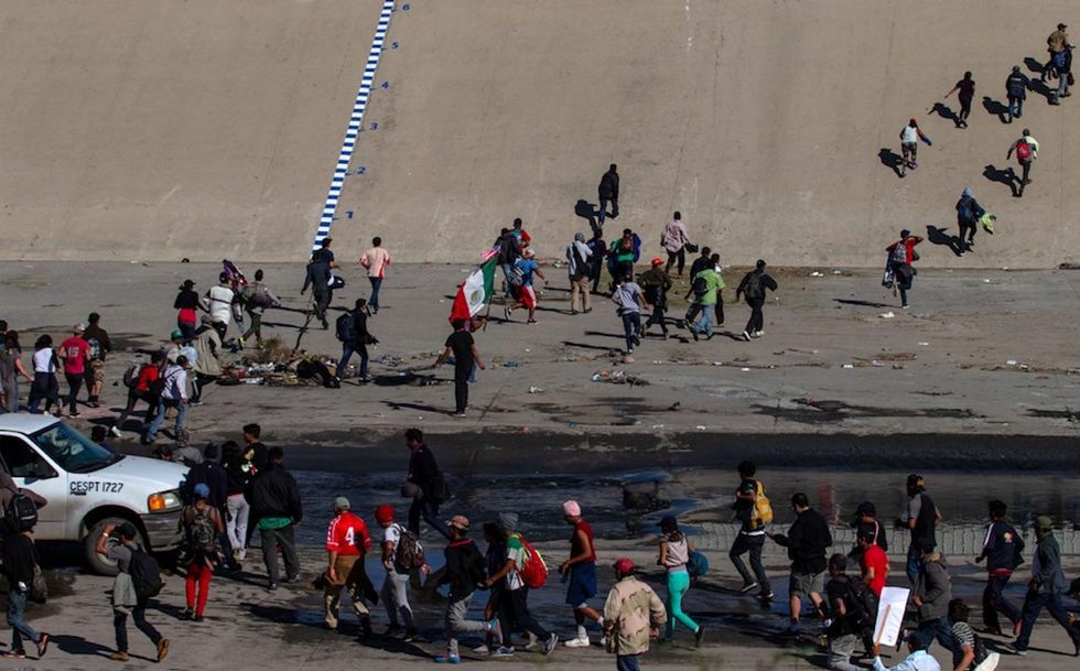 Obama Border Patrol pepper-sprayed violent crowd trying to enter US. Where was the outrage then?