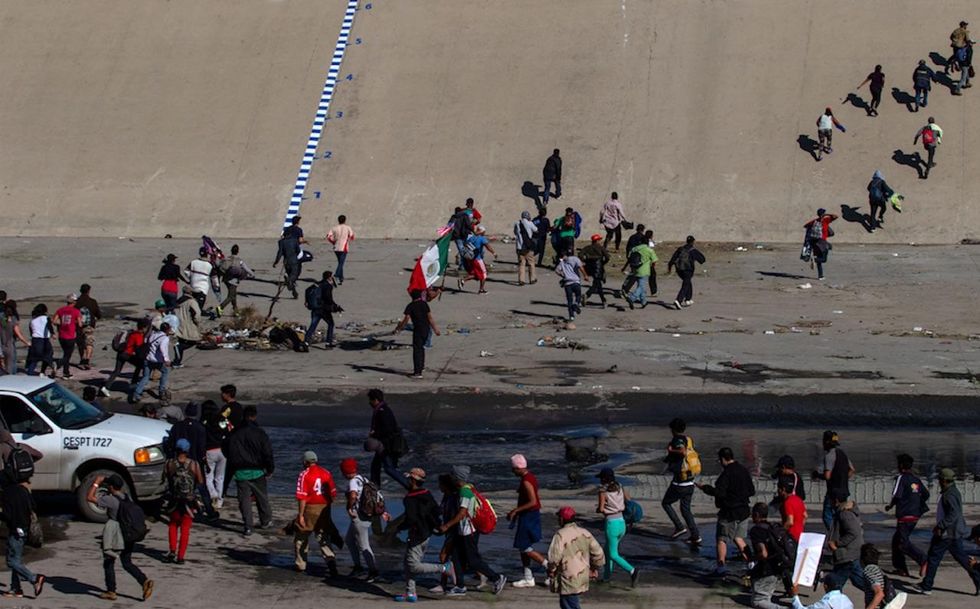 Obama Border Patrol pepper-sprayed violent crowd trying to enter US. Where was the outrage then?