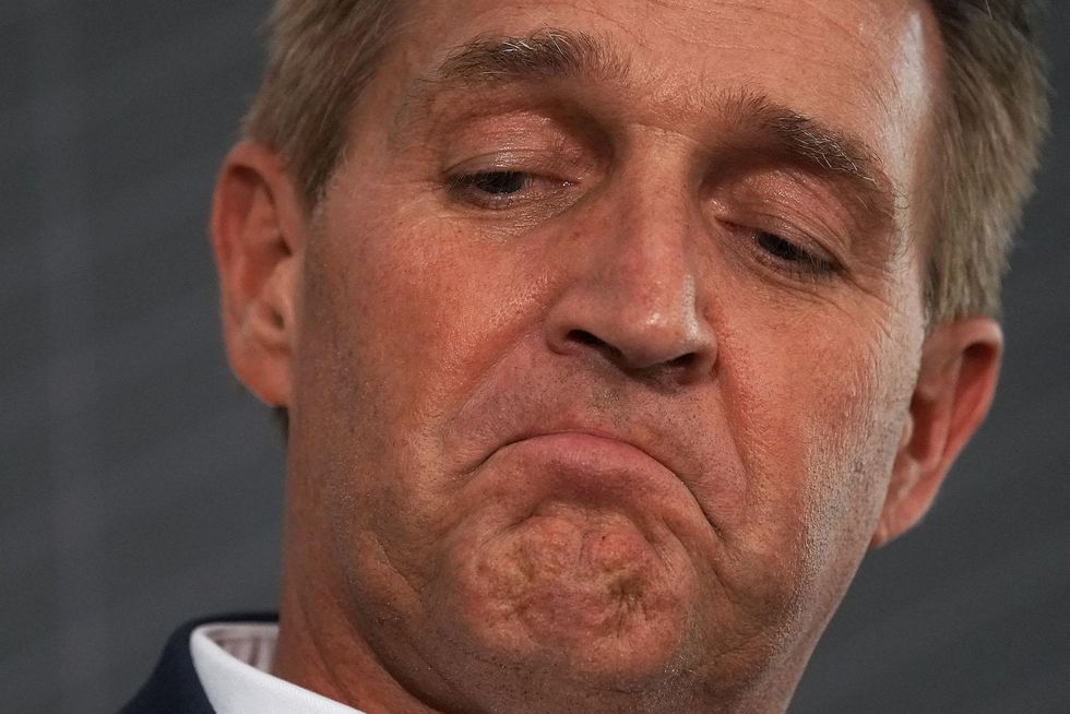 Jeff Flake forces Republicans to cancel confirmation of judges over Mueller