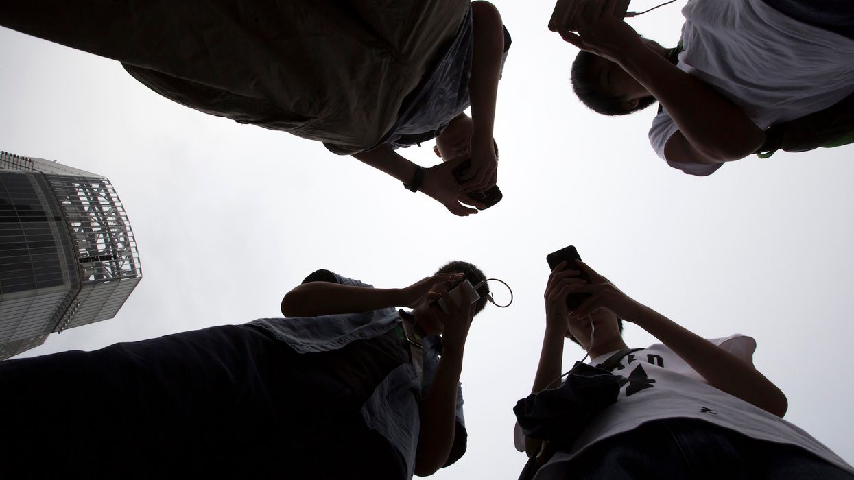 Researchers stunned at results of study asking how much students prefer smartphones over food