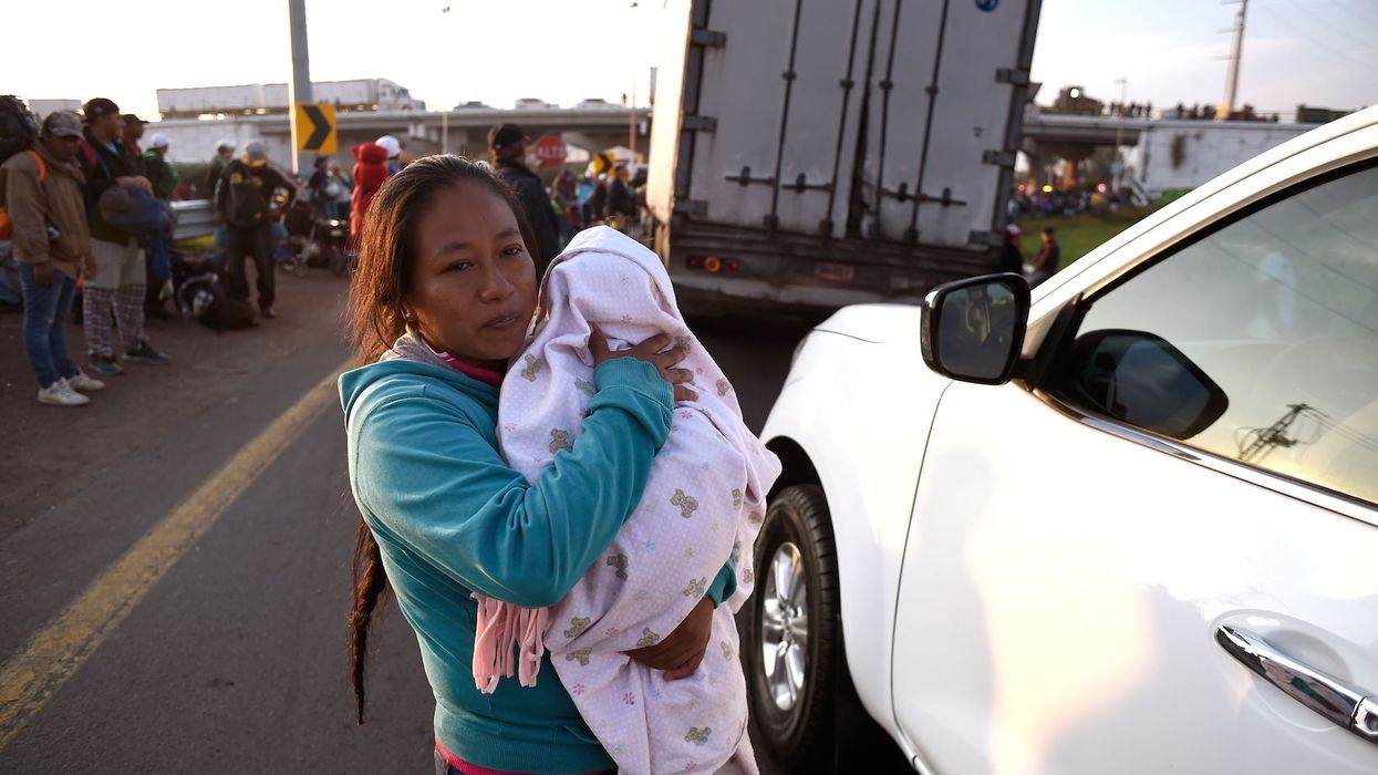 Caravan migrant makes it across border, gives birth in U.S.