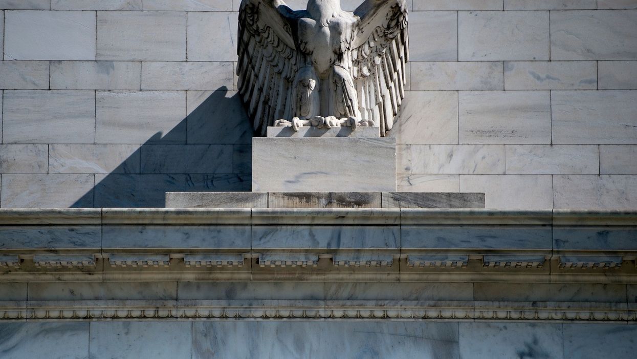 Trump again warns the Federal Reserve not to raise rates