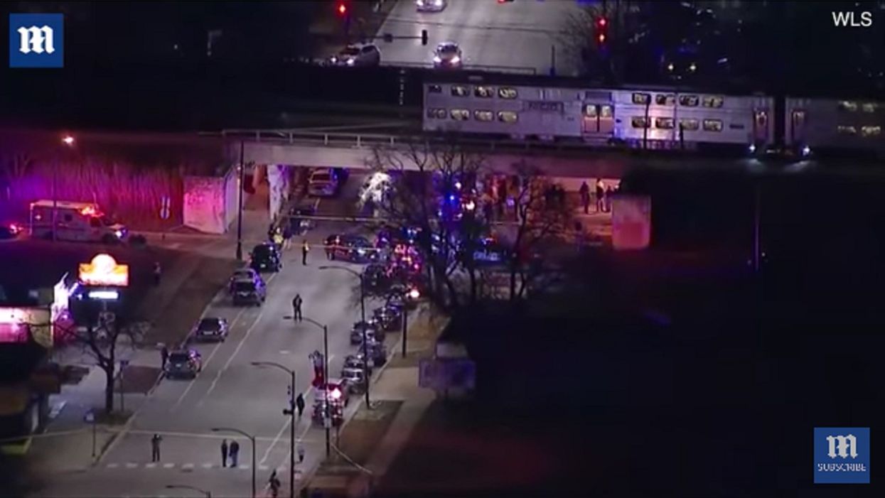 Two Chicago police officers struck, killed by train