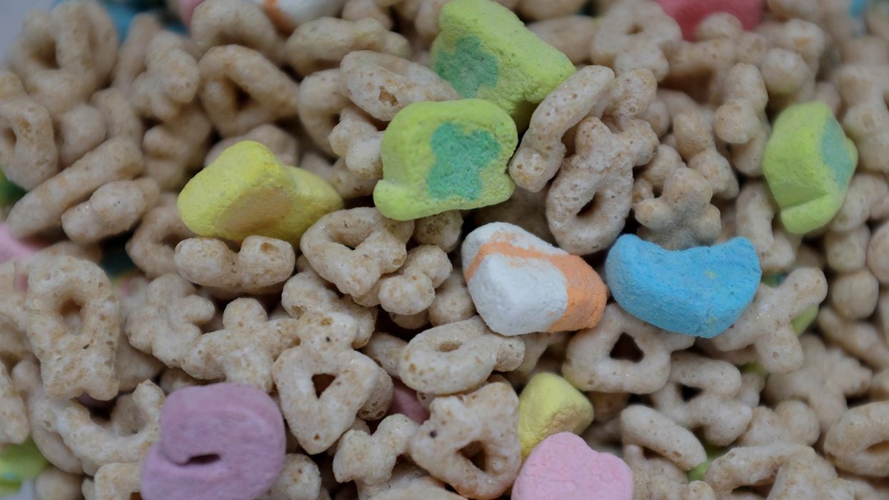 Disadvantaged student touches teacher with sweet Christmas gift from the heart