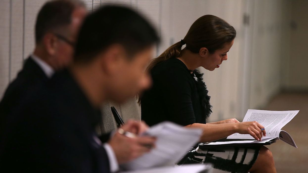 Jobless claims down last week despite stock market decline
