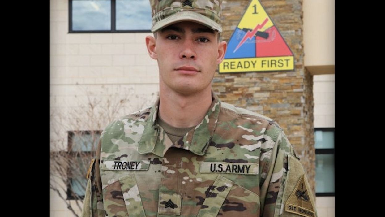 Army sergeant driving home for Christmas likely saves accident victim's life — using ballpoint pen