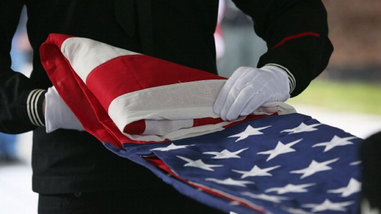 Thousands attend funeral of Air Force veteran with no family