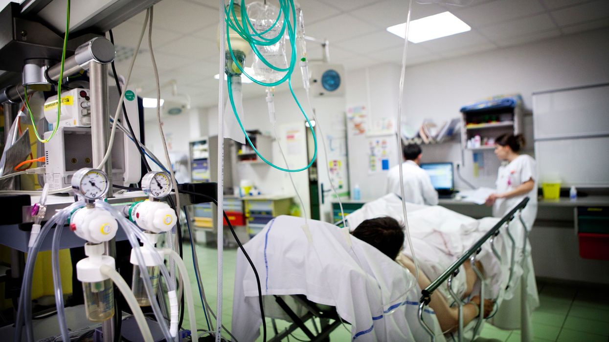 Woman mistakenly takes stranger off life support, thinking it was her brother. He dies, and now she’s the one suing.