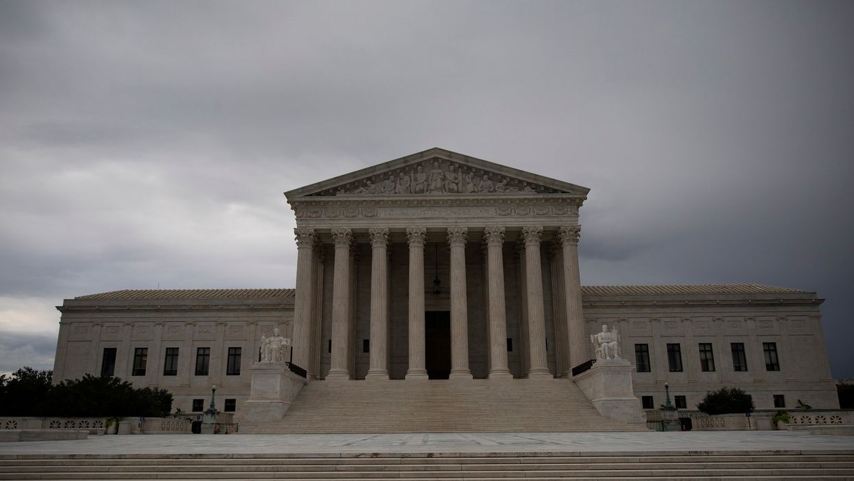 Chief Justice Roberts joins Supreme Court's liberals to temporarily block enforcement of Louisiana abortion law