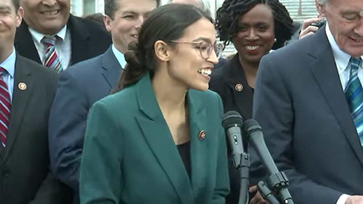 2020 Democratic presidential candidates endorse Green New Deal