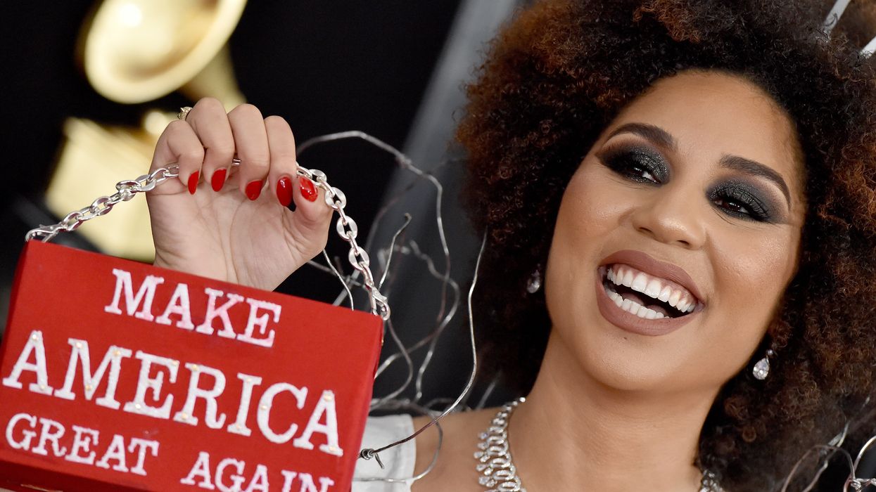 Pro-Trump celebrity wears 'Build the Wall' dress to Grammy Awards, complete with ‘Make America Great Again’ purse
