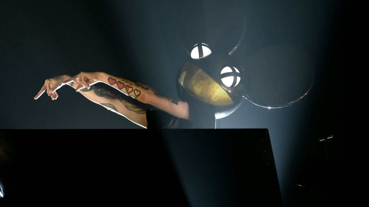 Twitch bans musician Deadmau5 for using gay slur. Deadmau5 issues blistering non-apology.