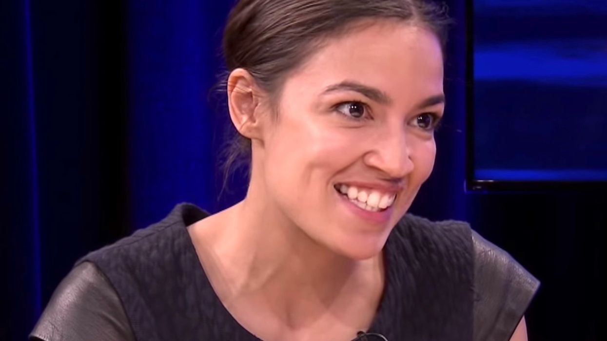 Alexandria Ocasio-Cortez gets baited by a twitter troll into a bizarre debate about pizza coupons