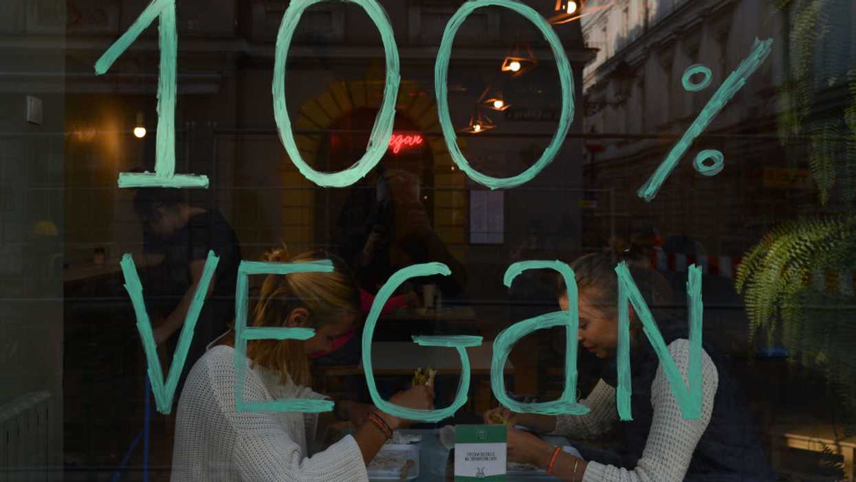 Bridezilla: Vegan bride bans meat-eating guests — including her family — from 'fully vegan' wedding