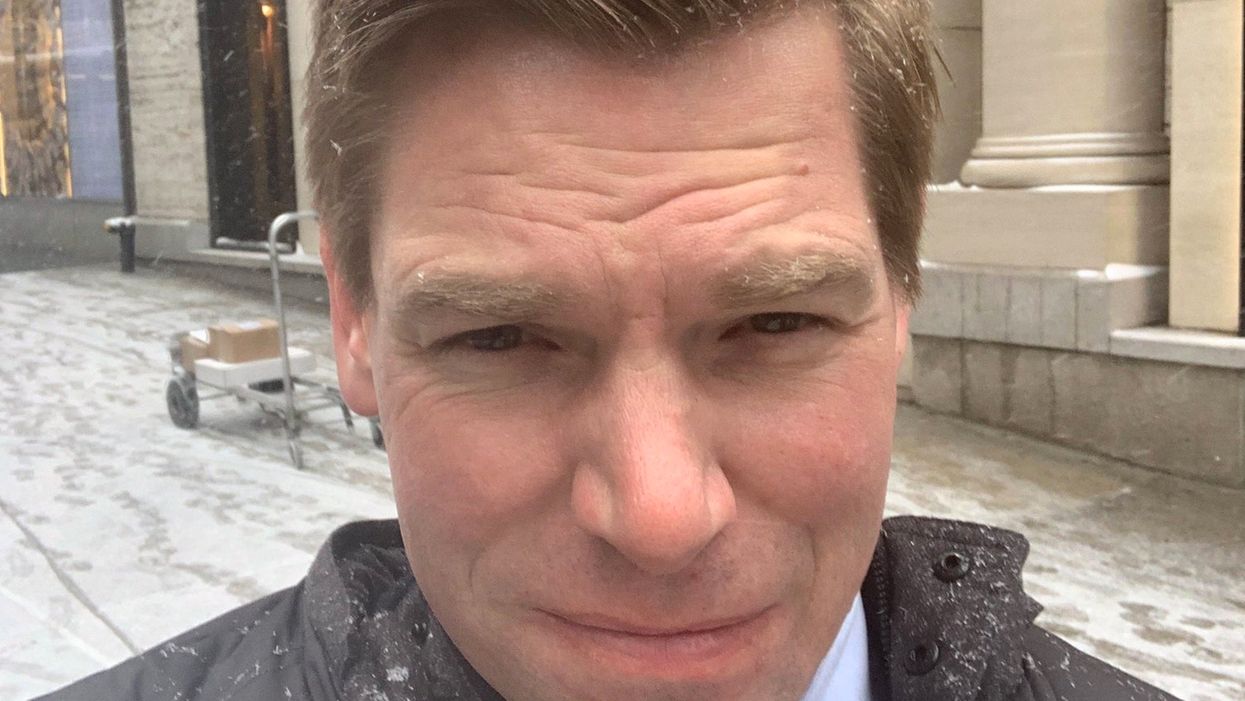 Democrat Swalwell braves the cold to show his disdain for Trump — and Twitter mocks him mercilessly