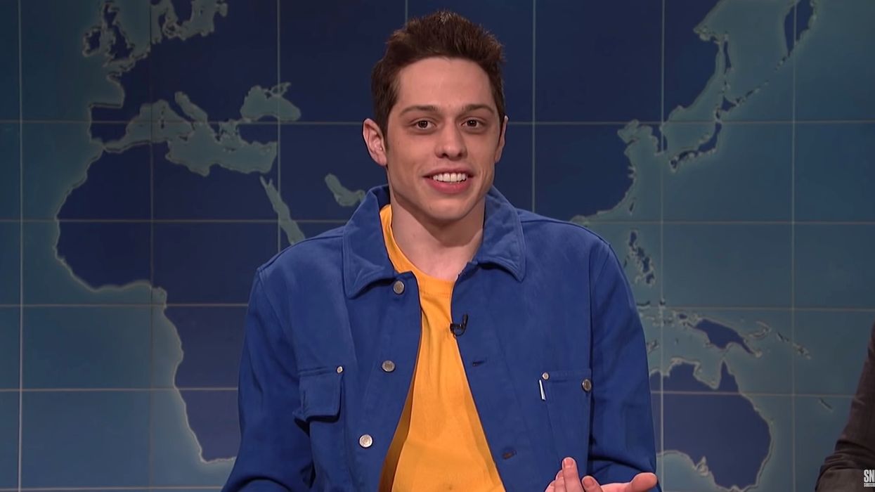 Pete Davidson compares Catholic Church to R. Kelly on 'SNL.' Watch how the crowd immediately reacts.