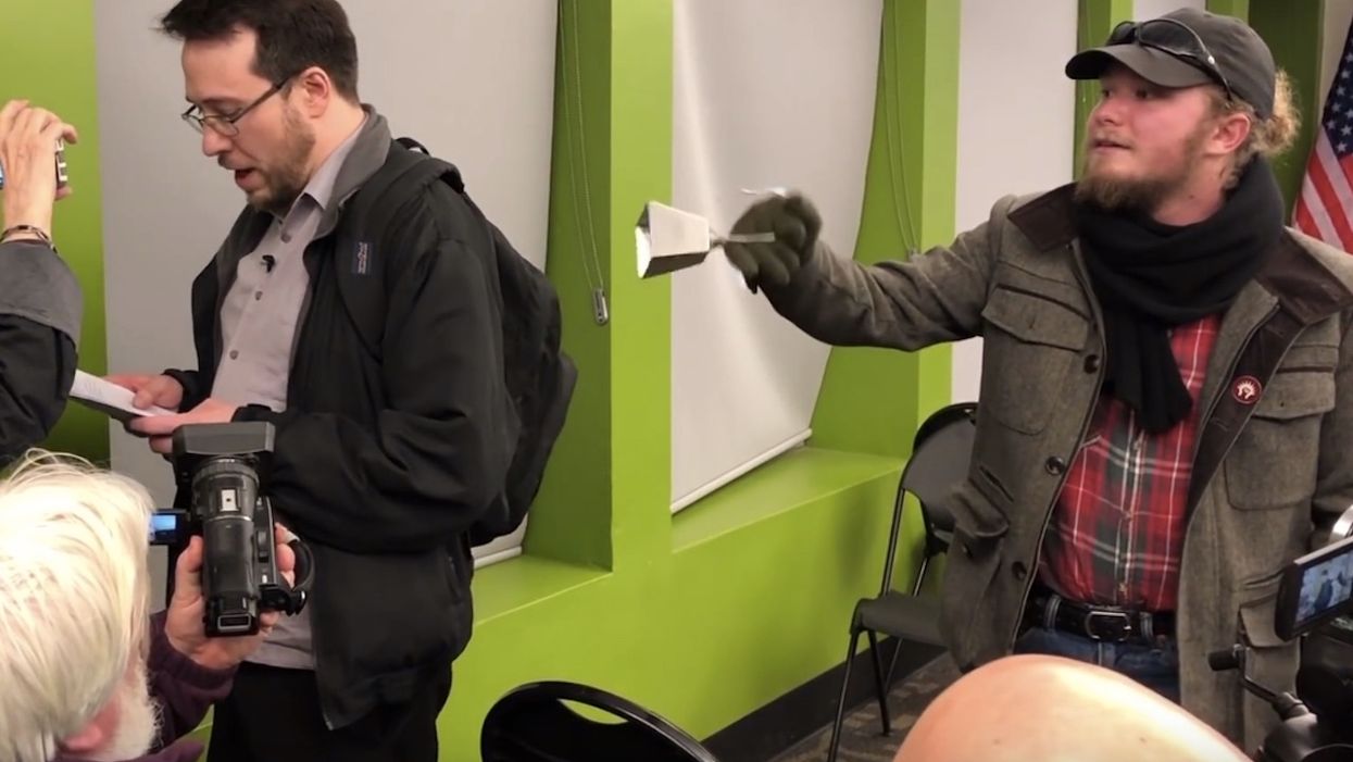 Leftist protester rings cowbell to repeatedly disrupt College Republicans event; cops at scene reportedly do nothing