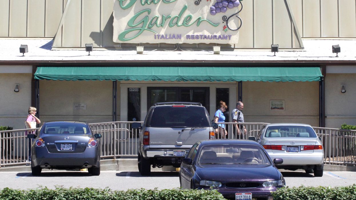 Woman sues Olive Garden for hot, ‘defective’ stuffed mushrooms: ‘Death was imminent’