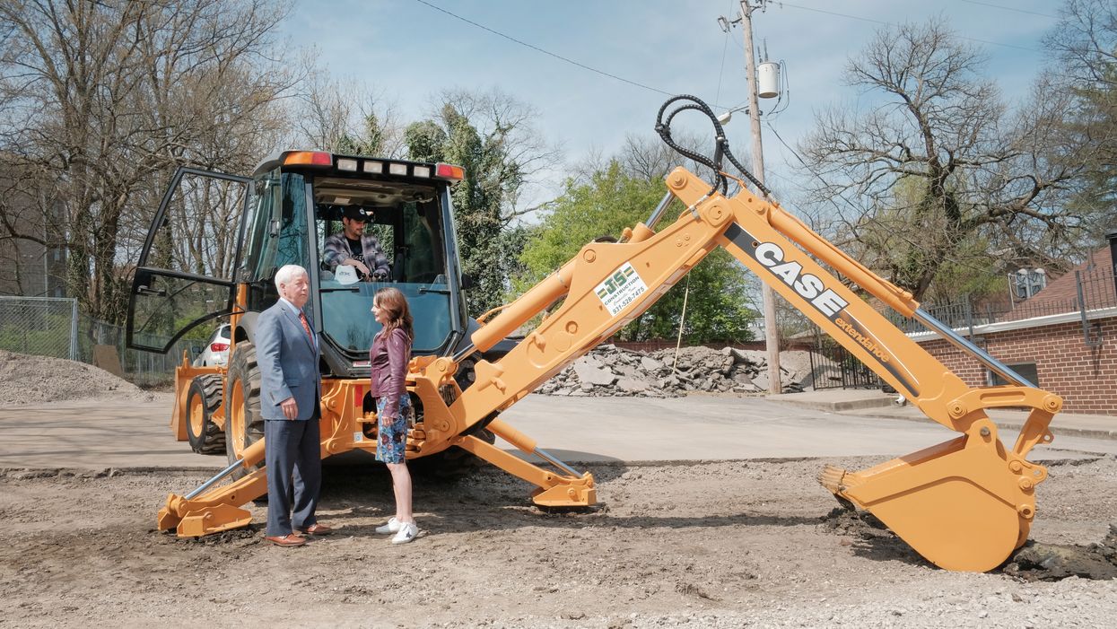 Country superstar breaks ground on his new ‘free grocery’ store — which will support needy families