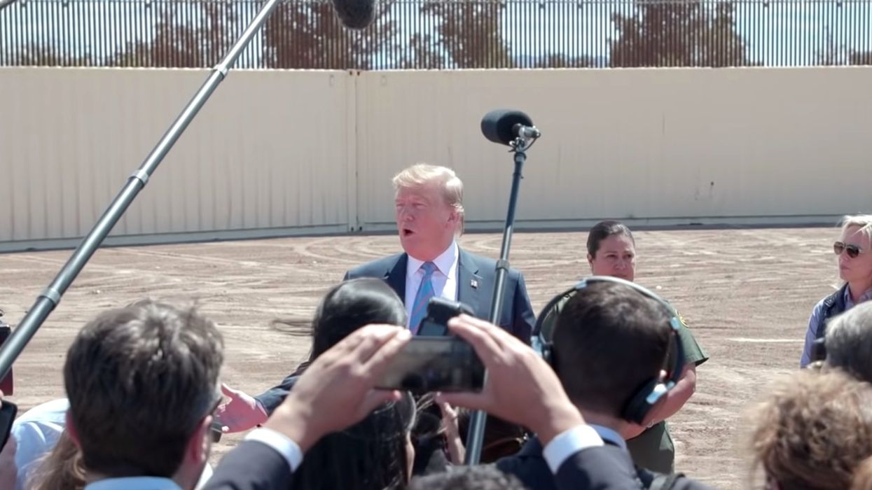 Pentagon awards $1 billion in contracts to build President Trump's border wall