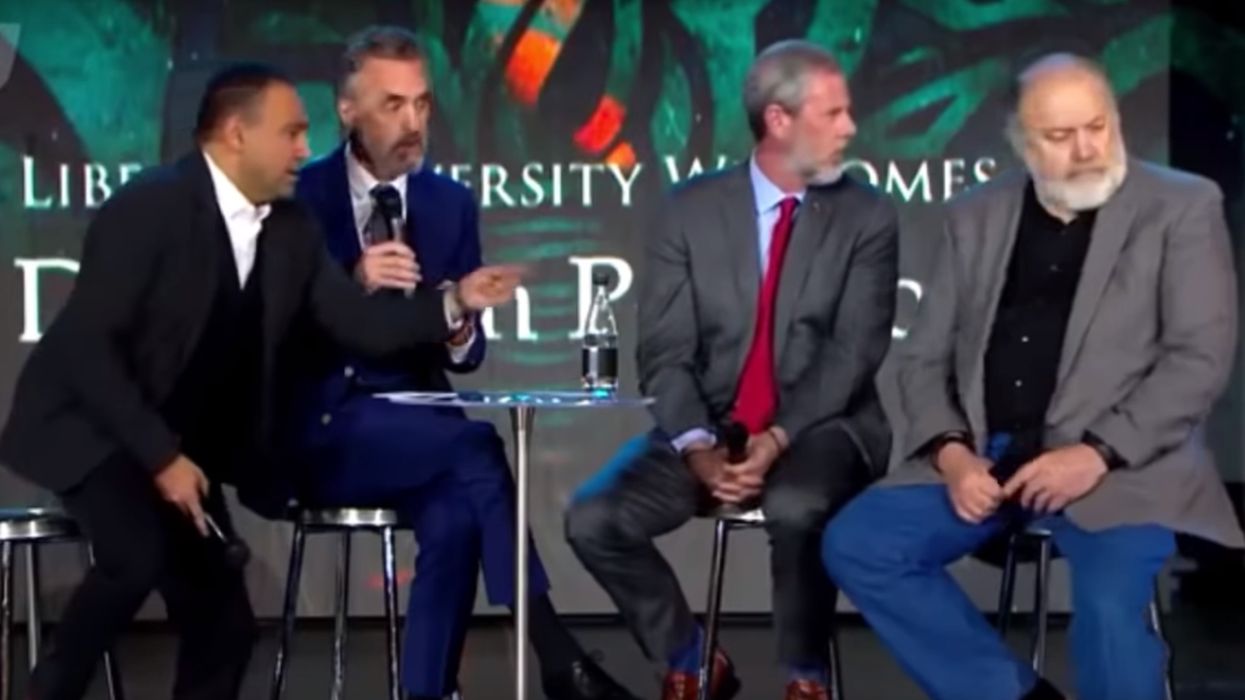 Man rushes the stage during Jordan Peterson talk at Liberty University. What happens next is spectacular.